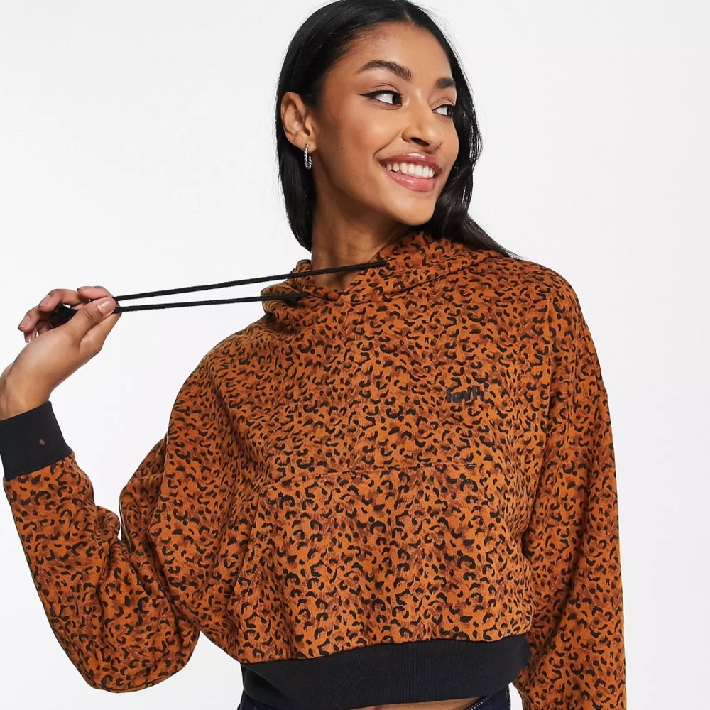 NWT! Women’s Levi’s leopard crop hoodie sweater size M! - Picture 6 of 6